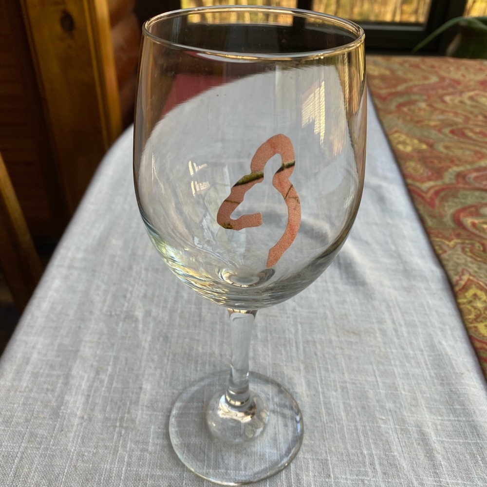 Wine Glass with Realtree Doe